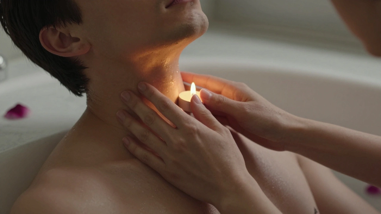 Een vrouw met een transparante doek tracht de hals van een man zachtjes te masseren, in een warm, mistig interieur.